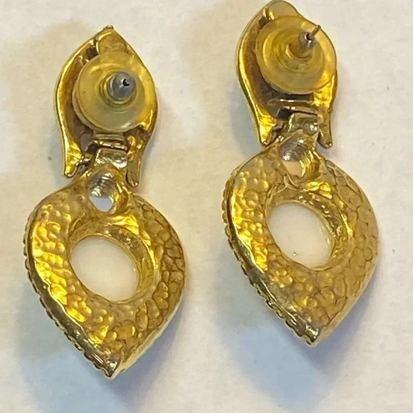 CLASSIC 80's DOOR KNOCKER PIERCED EARRINGS WITH RED AND "PEARL" ACCENTS - Picture 2 of 7